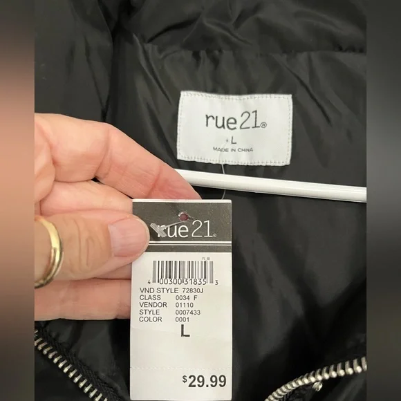 Rue 21 Vest - Picture 4 of 6